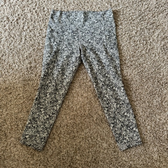 Athleta salutation stash pocket II 7/8 tight leggings size M - Picture 3 of 11